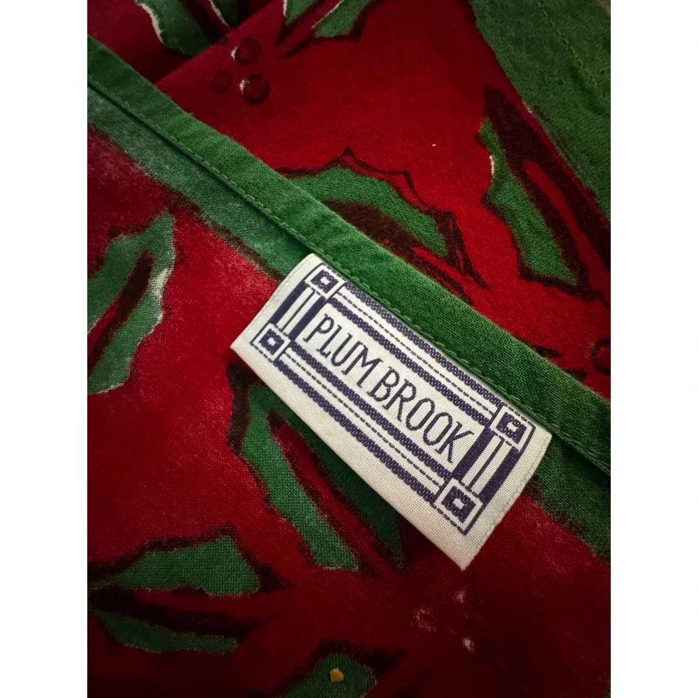 Plumbrook Christmas Napkins Set of 4 19x19 Red Green Excellent Holly Berries